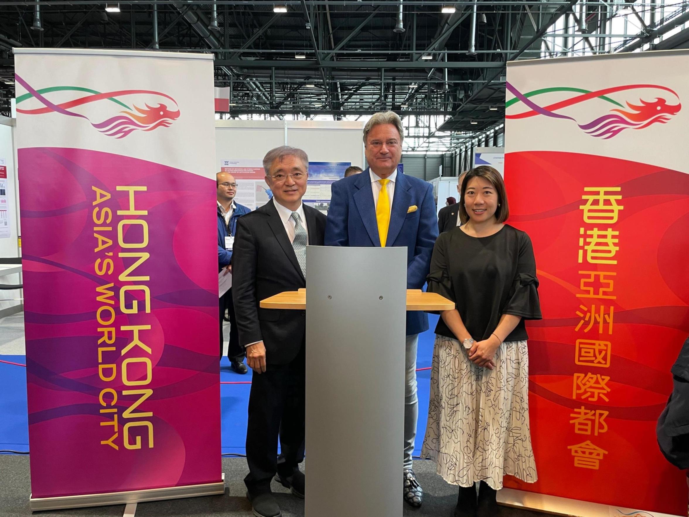 The representative of the Hong Kong delegation, Professor Andrew Young (left); the President of the Jury of the International Exhibition of Inventions of Geneva, Mr David Taji Farouki (centre); and the Director of the Hong Kong Economic and Trade Office, Berlin, Ms Jenny Szeto, are pictured at the 49th International Exhibition of Inventions of Geneva.