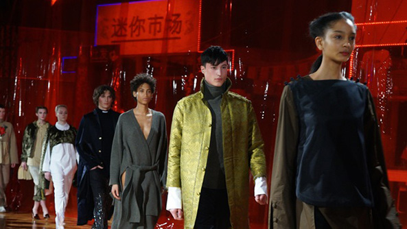 William Fan präsentiert seine neueste Kollektion auf der Berlin Fashion Week