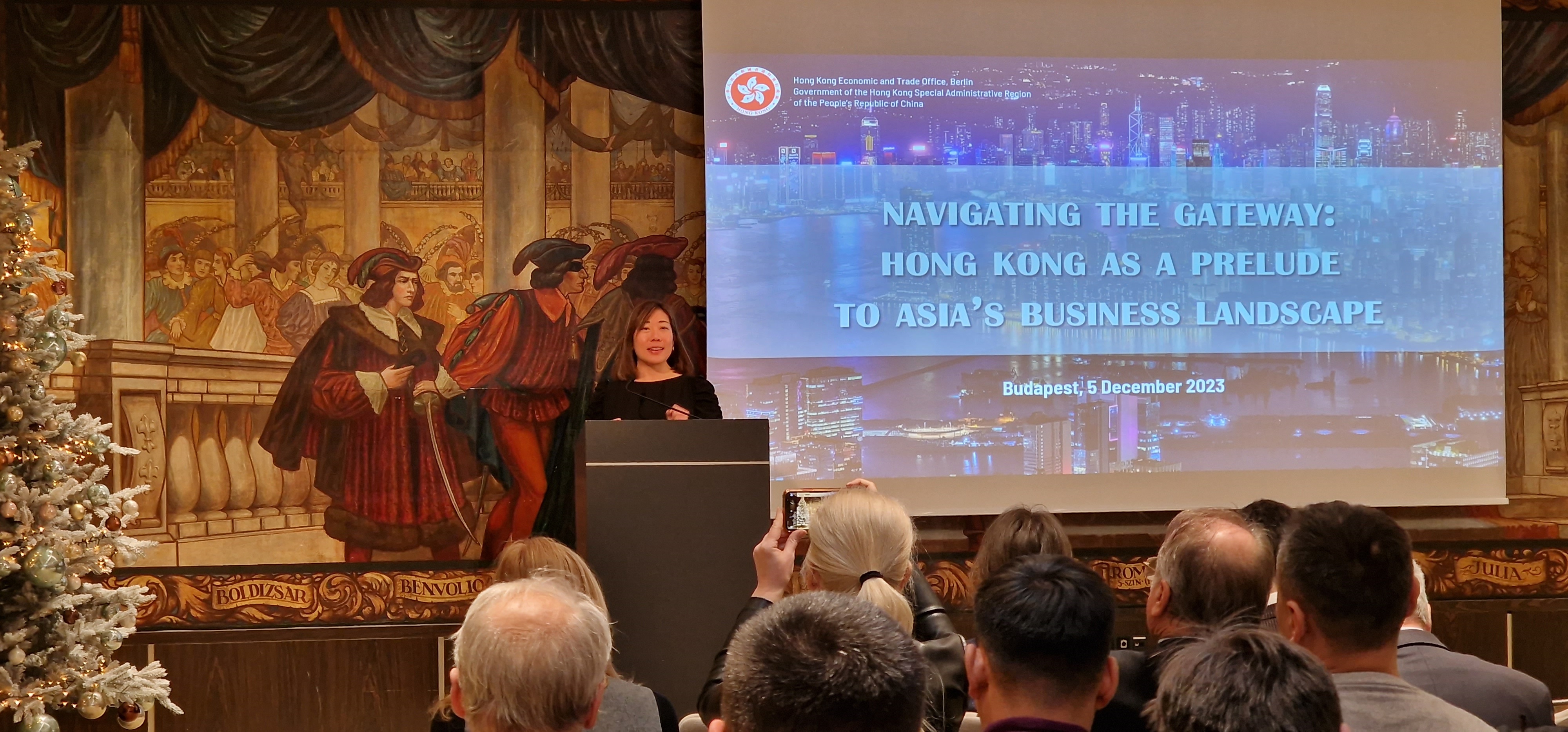 Ms Jenny Szeto, Director of HKETO Berlin, speaking at the luncheon on December 5 (Budapest time). 