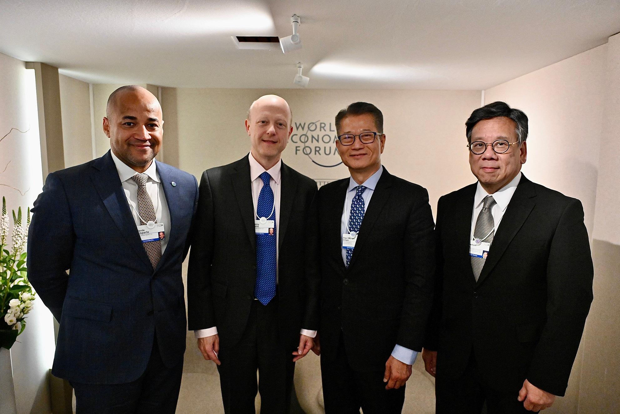 Finanzminister zu Besuch in Davos