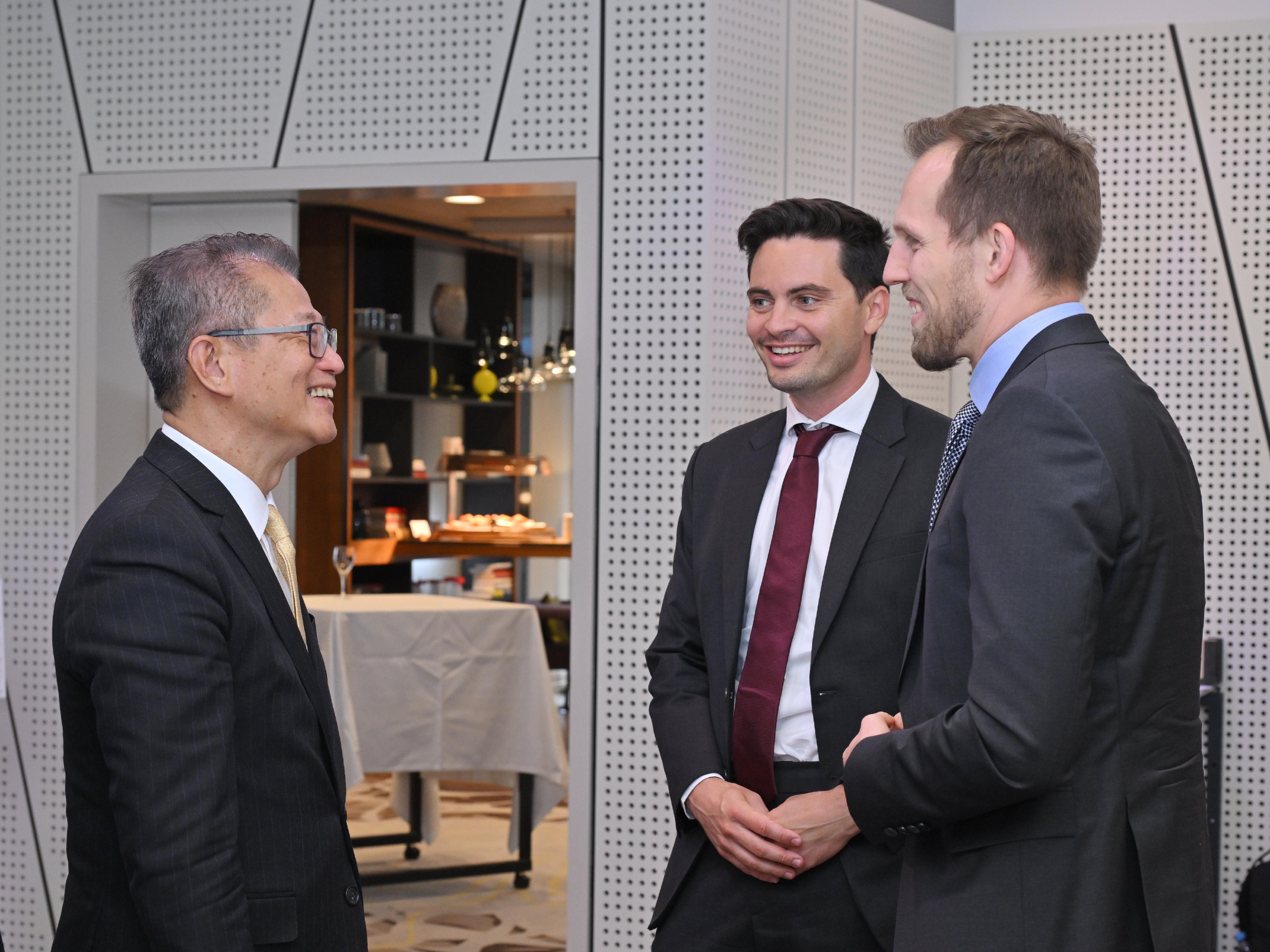 Financial Secretary visits Zurich